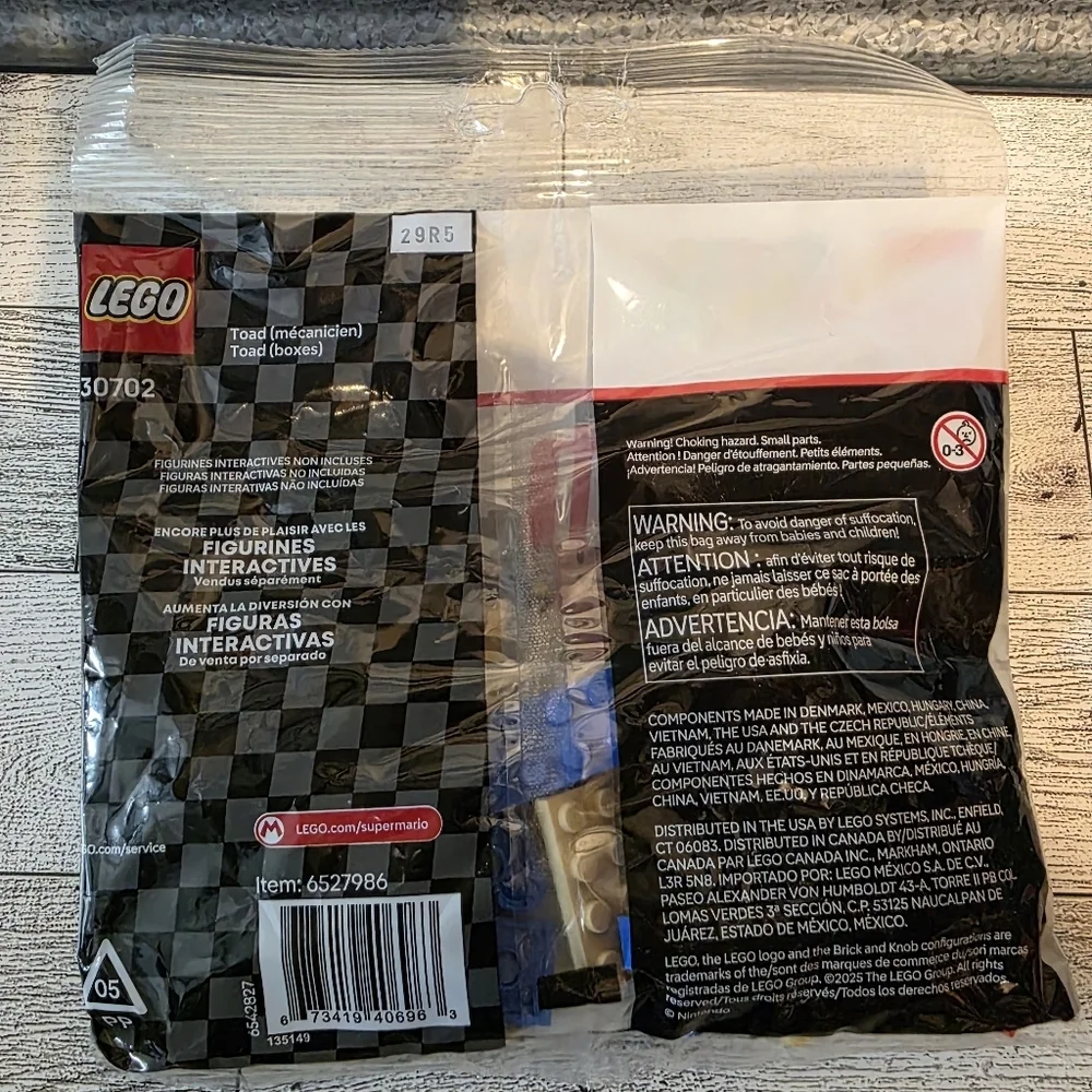 LEGO Super Mario Pit Crew Set with Red and Blue